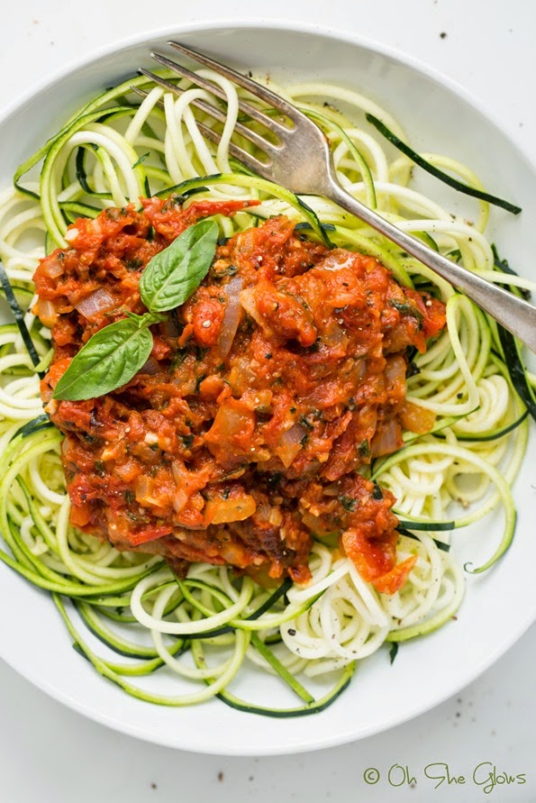 http://cdn.ohsheglows.com/wp-content/uploads/2013/09/freshtomatosauce-9444.jpg